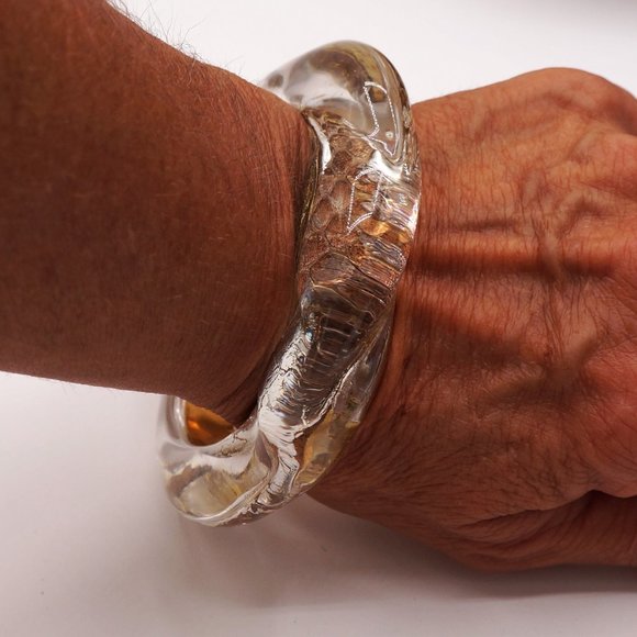 Kara Ross Exotic Snake Skin Chunky Acrylic or Lucite Wavy Bangle - Picture 13 of 13